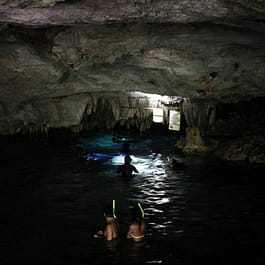 Höhleneingang Cenote Dos Ojos